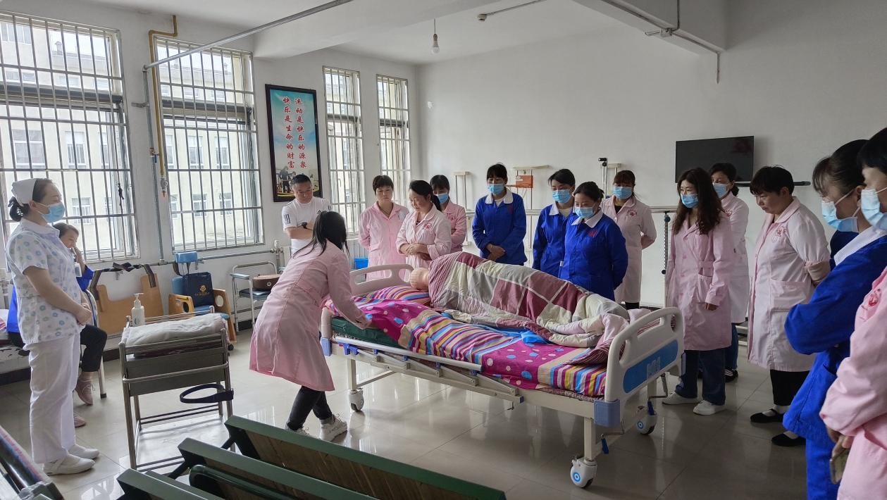 以培训提技能以学习提素质--宁强县中心敬老院养老护理员技能培训(图4)